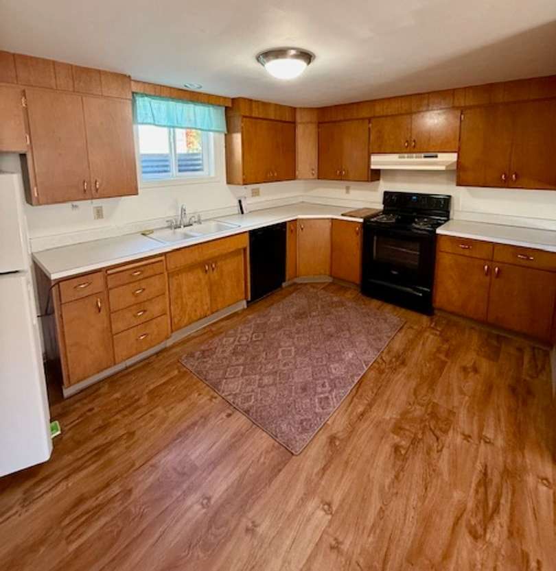 Spacious 3 Bedroom Lower-Level Apartment – Flexible Lease Terms Available!