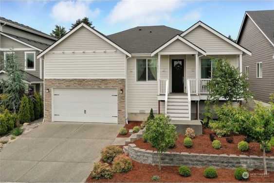 Charming 3BR House in Bonney Lake