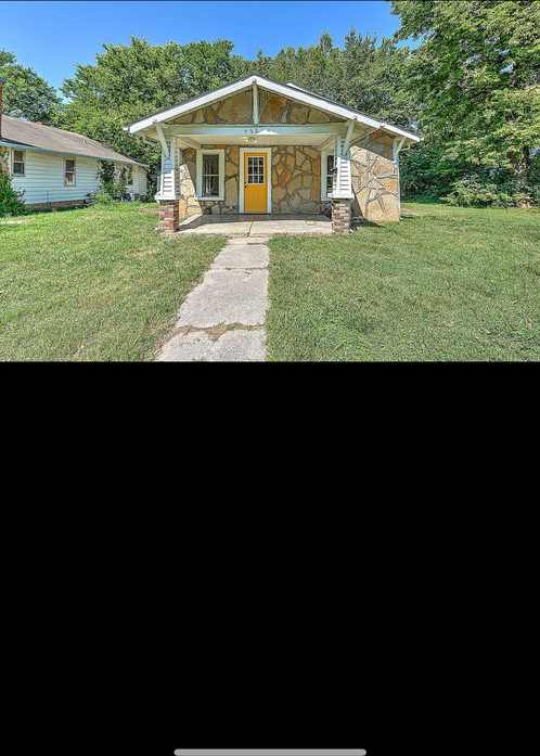 Available Now! 2-bedroom, 1-bathroom Home in Downtown Springdale