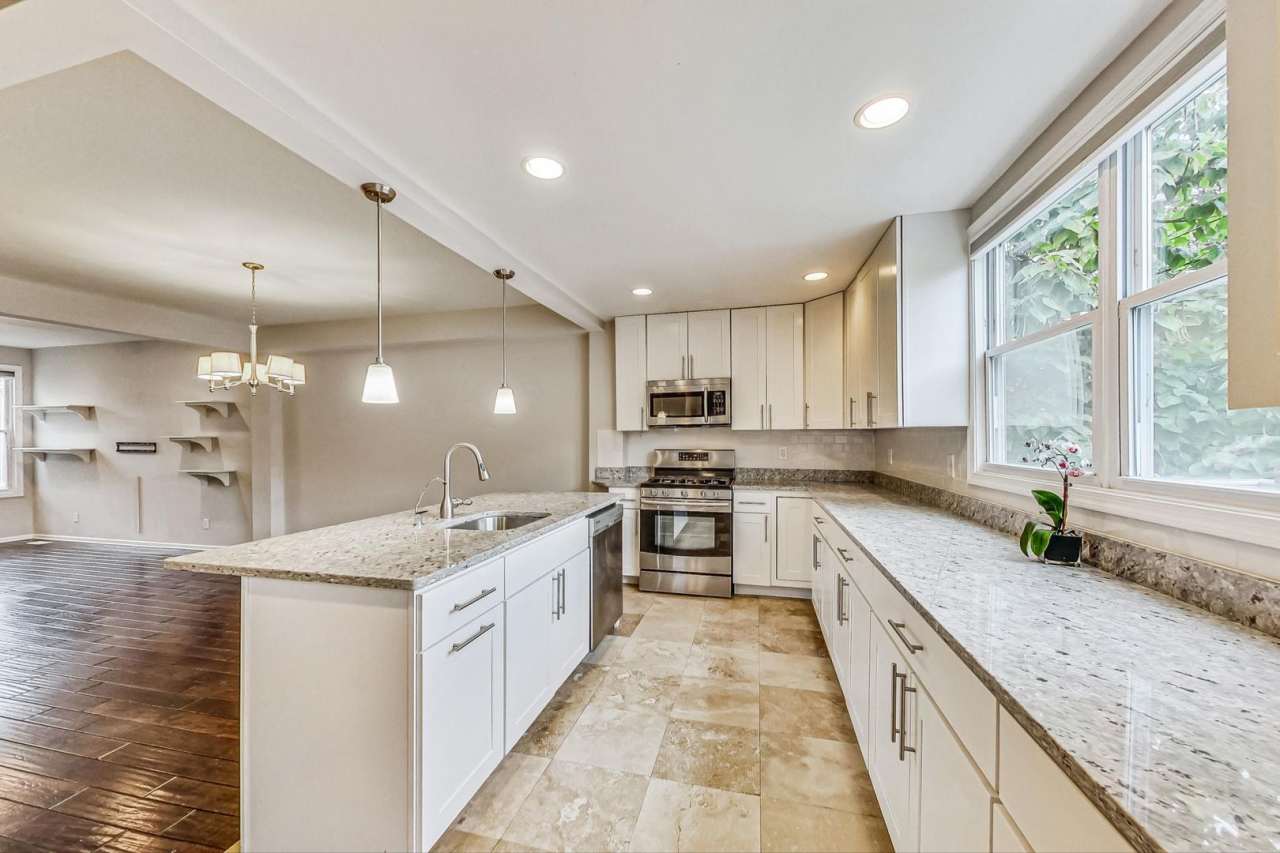 Coming Soon! Gorgeous 4 Bed + 3.5 Ba totally renovated row home in Columbia Heights