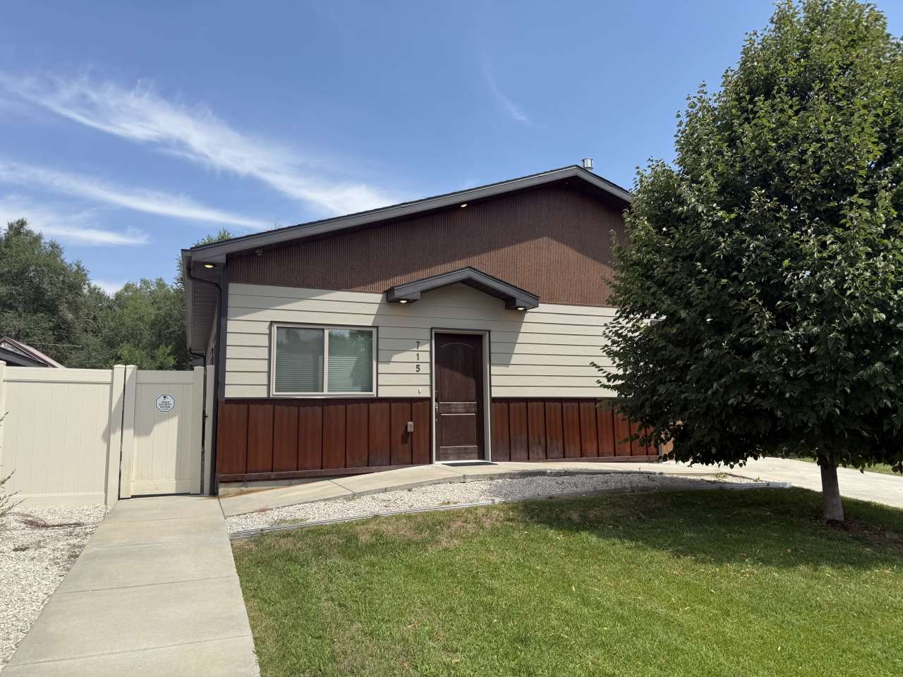 715 N 17th Street West