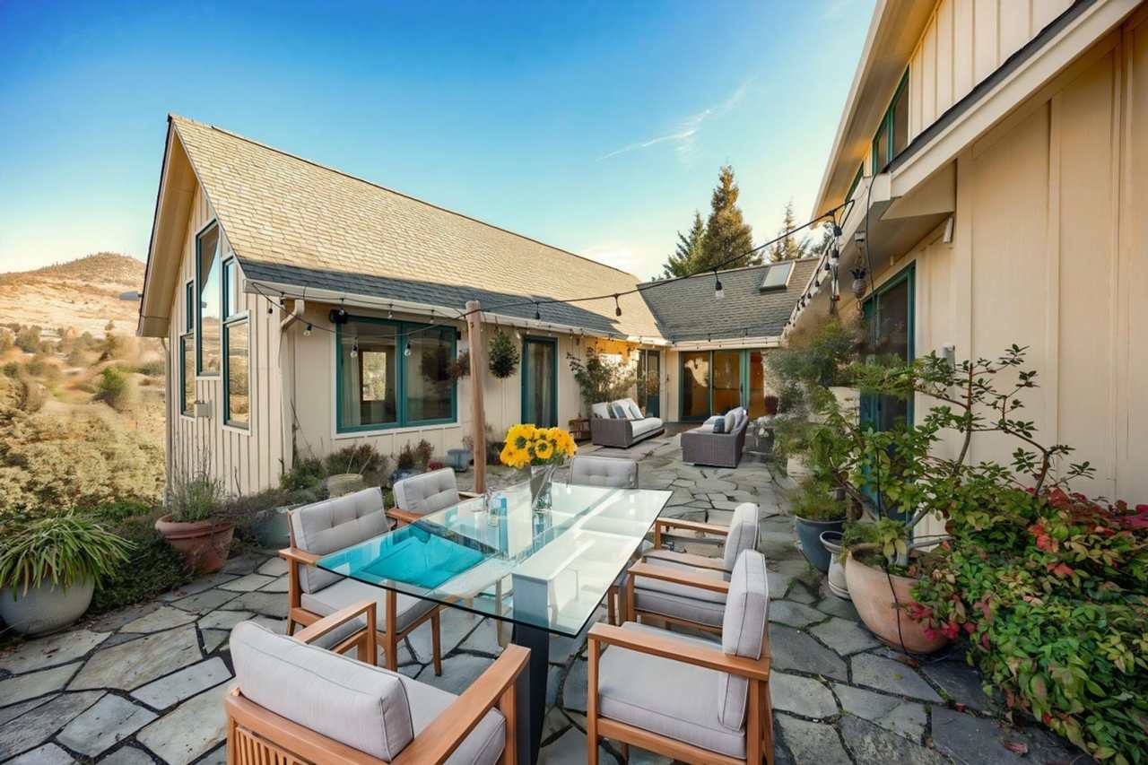 STUNNING 3000 sq ft HOME OFF HILLCREST RD