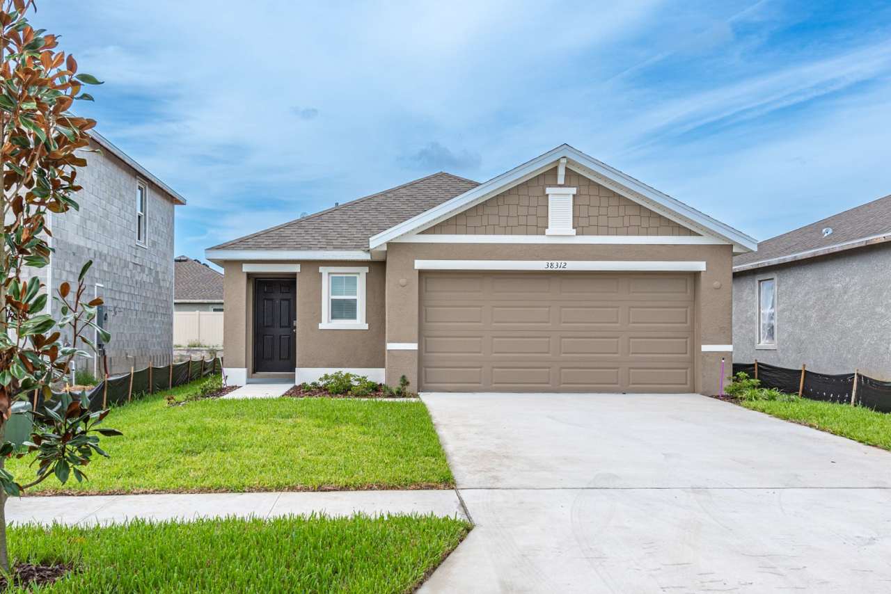 3 bedroom 2 Bath Rental with 2 car garage in Zephyrhills