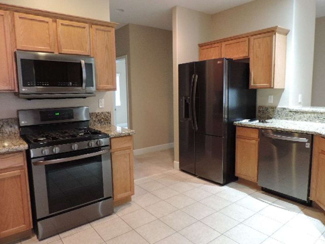 Beautiful 3 bedroom home, walking distance to Cottonwood Elementary,. $2200.00 per month