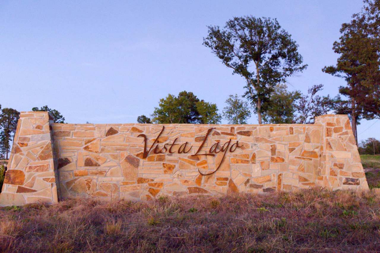 Available Now! Stunning 3 bed, 2 bath, 1 car garage located in West Tyler!!