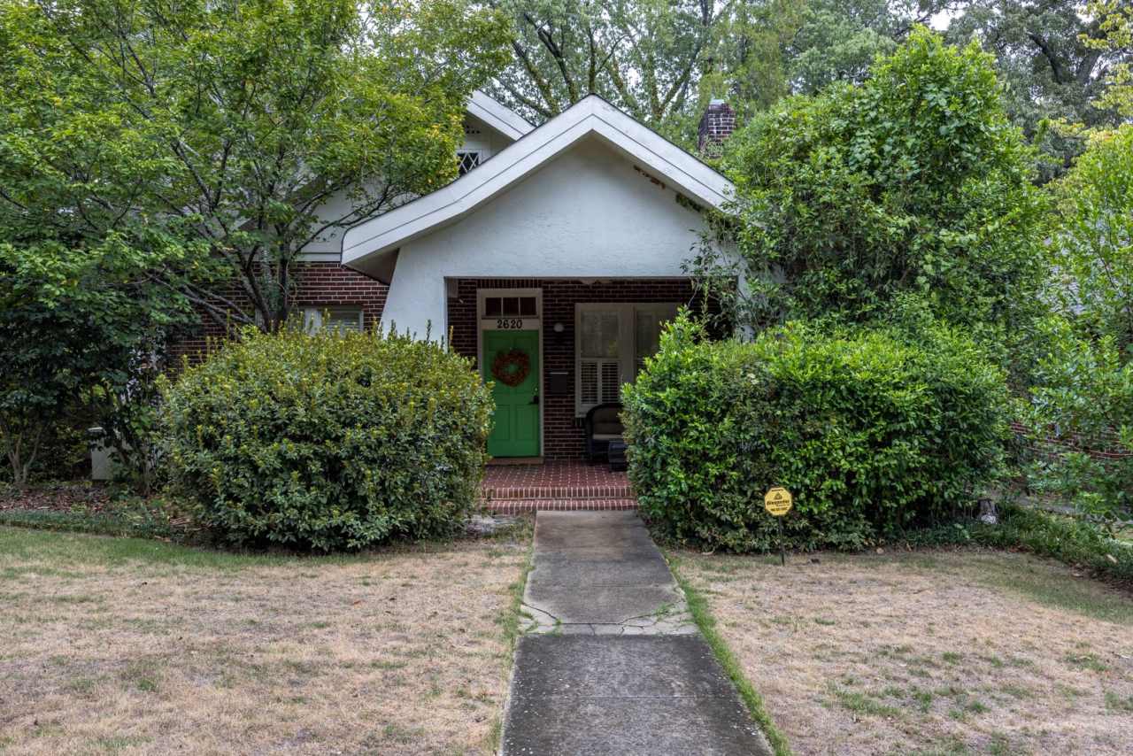 Charming Lakebottom Bungalow with Historic Charm  Modern Comfort – Prime Midtown Location!