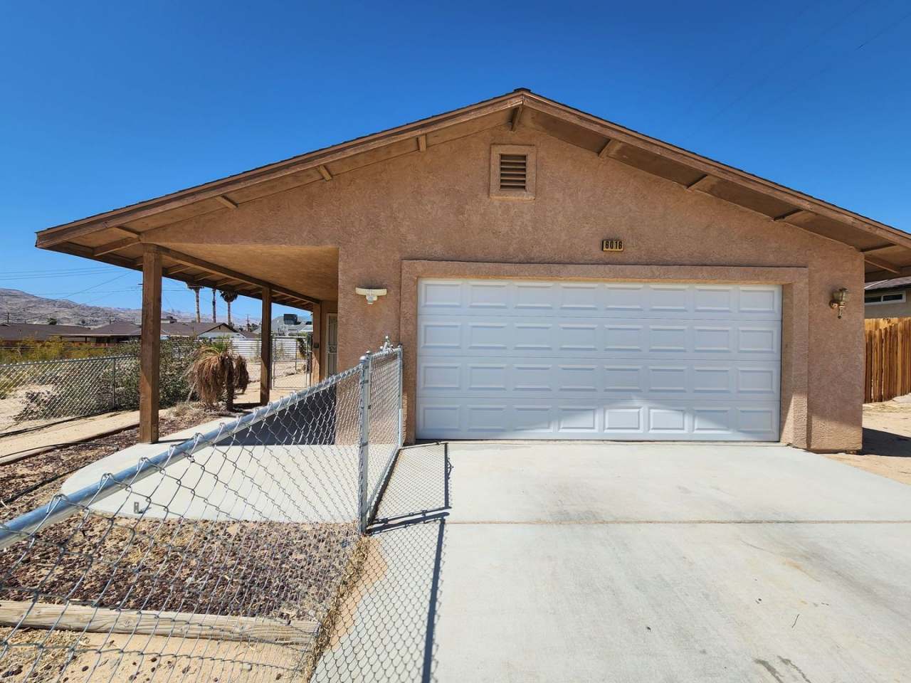 Great 3 Bedroom/2 Bath Fully Furnished!