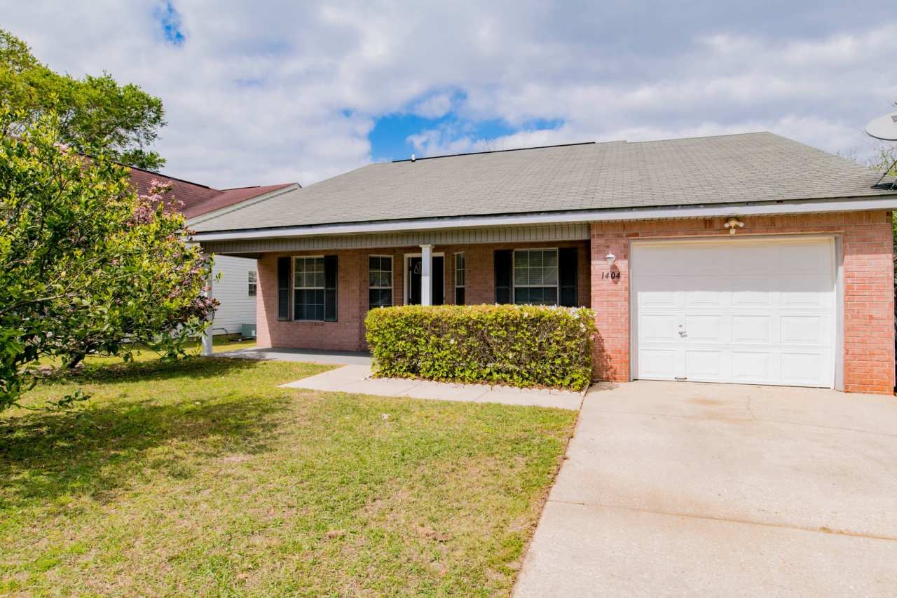 3 bed 2 bath home off Creighton Rd