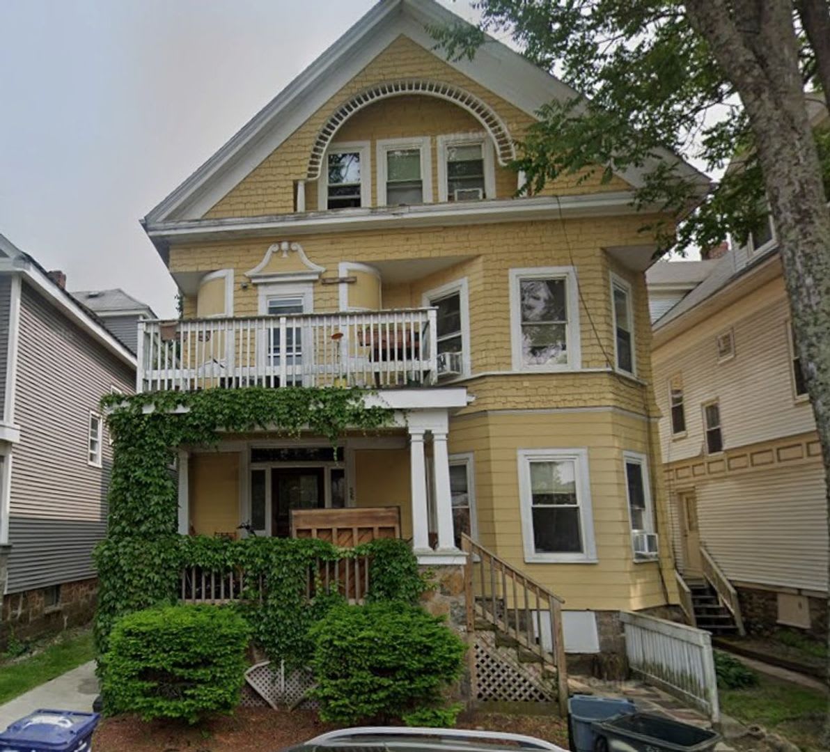 4BR 2Bth unit! Great location!