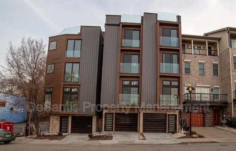 1958 Josephine Street