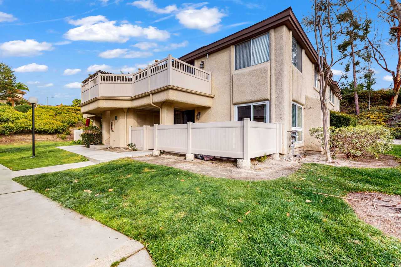 Great 2 Bedroom / 1 Bathroom Main-Level Unit – Prime Location!