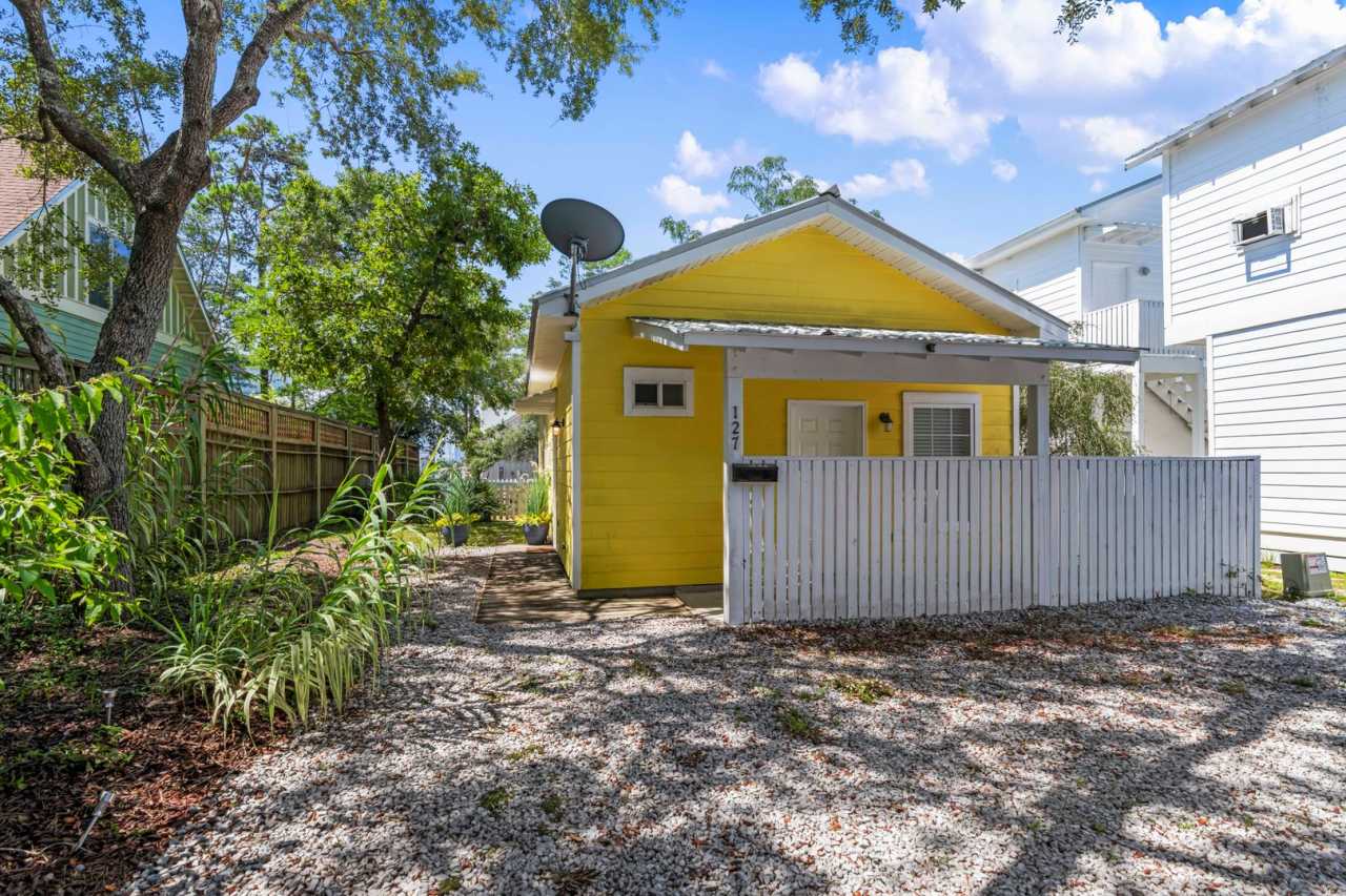 Newly renovated! Live the Grayt life in this wonderful 2 bedroom cottage with fenced back yard!