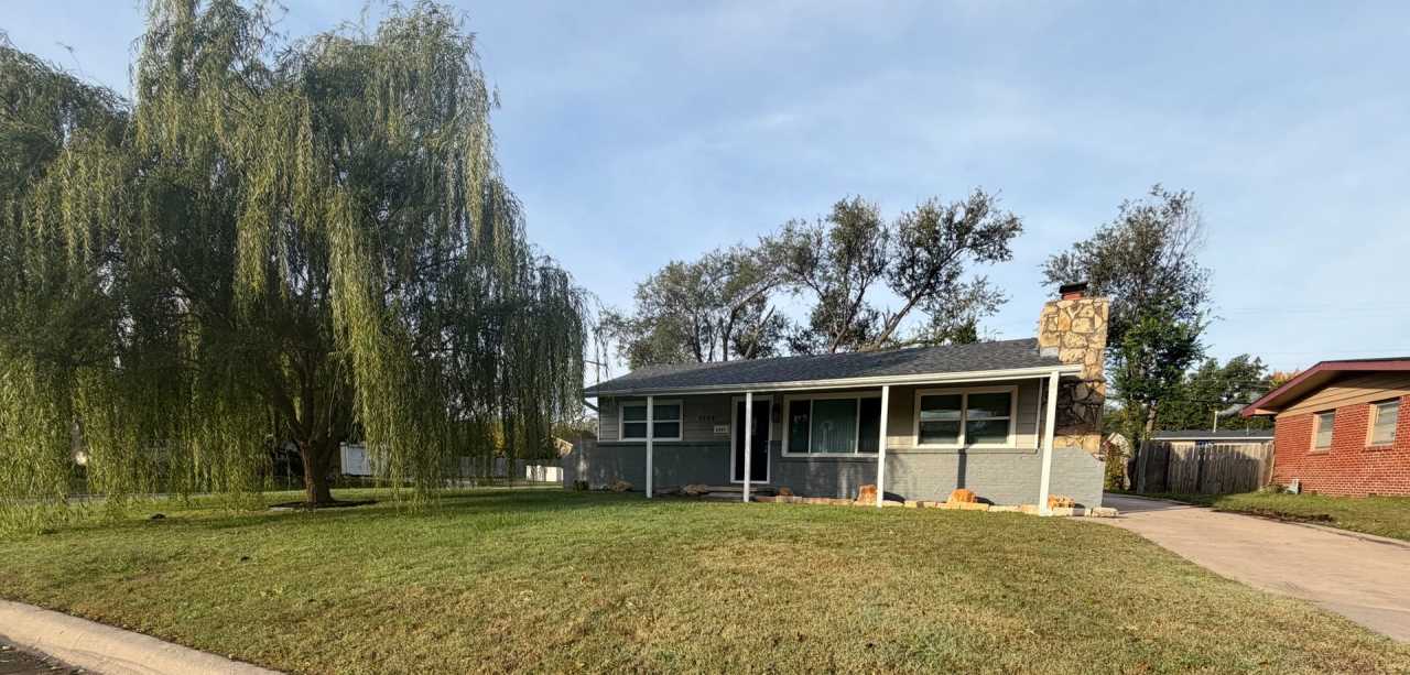 Beautiful 3 bed with tons of charm!