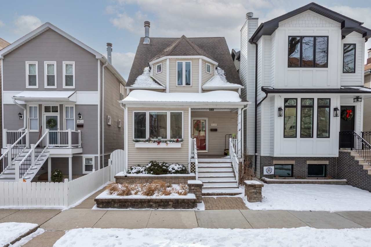 1835 W Fletcher Street