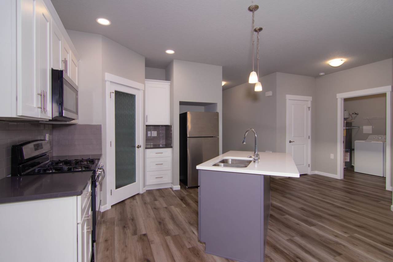 MOVE IN SPECIAL *FIRST MONTH FREE RENT*2 Bed 2 Bath Single level home in Gated private community