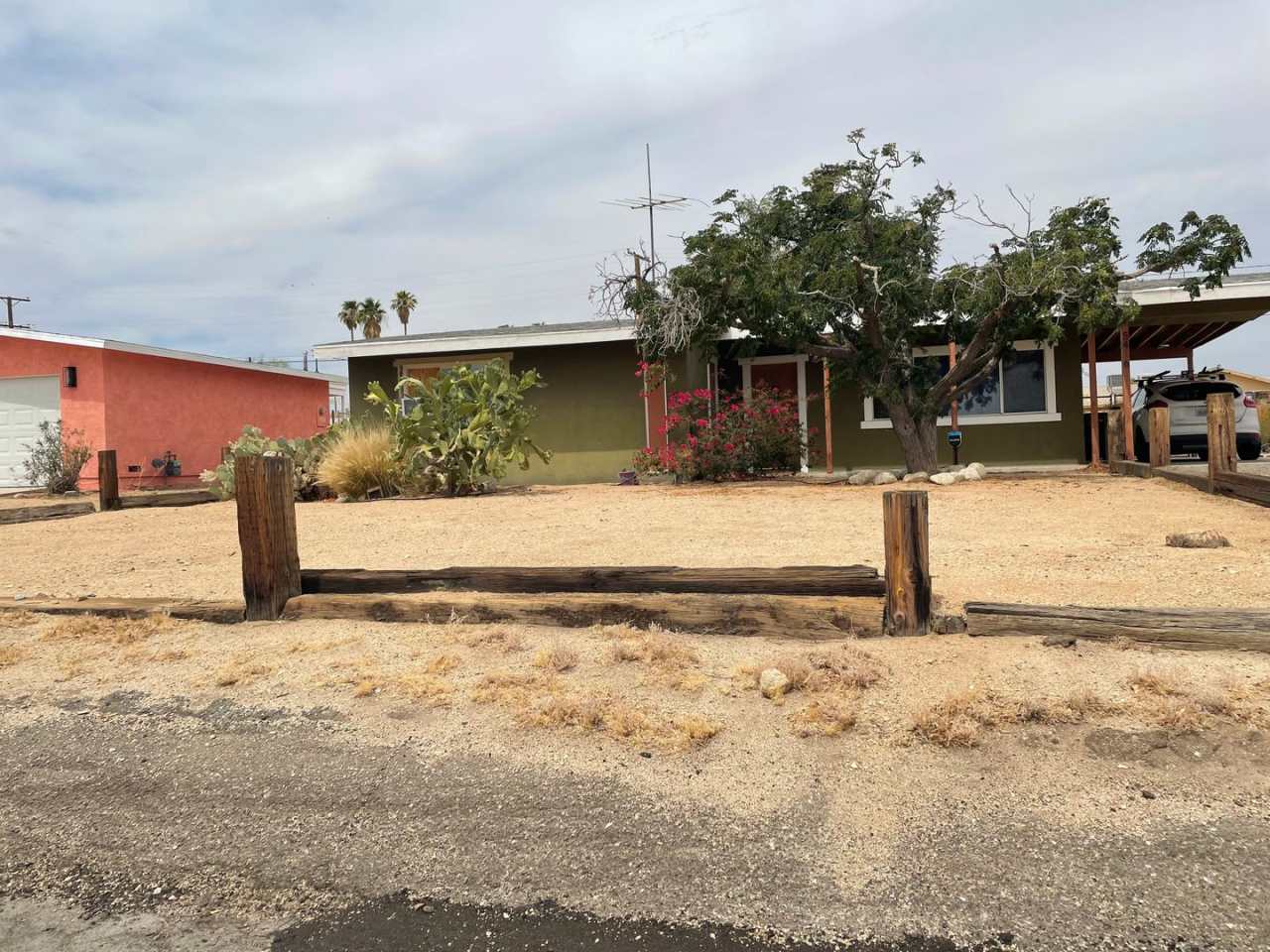 2 Bedroom 1 Bath - Clean and Close To 29 Palms Marine Base