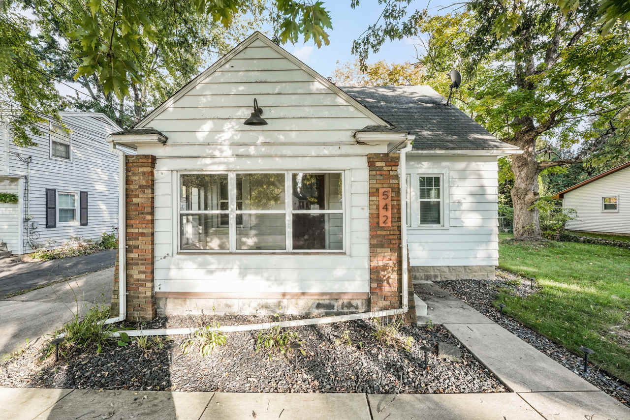 542 Fairfield Ave NW