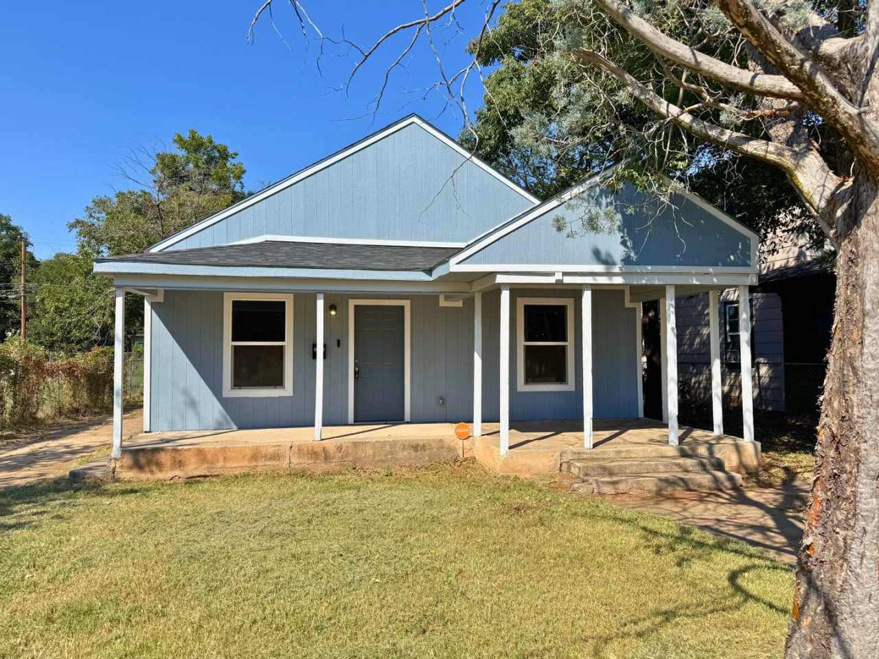 Fully Remodeled 3 Bed 2 Bath In Floral Heights