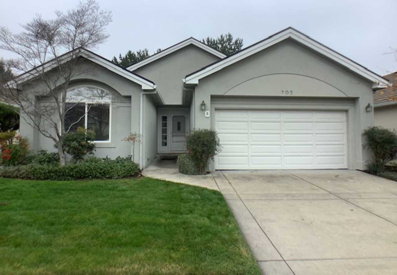 Three bedroom home in gated Alder Creek Community! | Available December