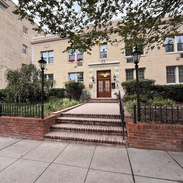 3022 Wisconsin Ave Nw