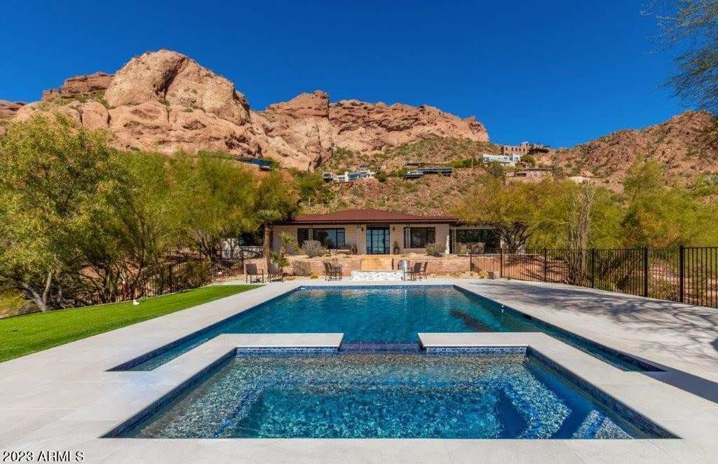 5222 N SADDLE ROCK Drive