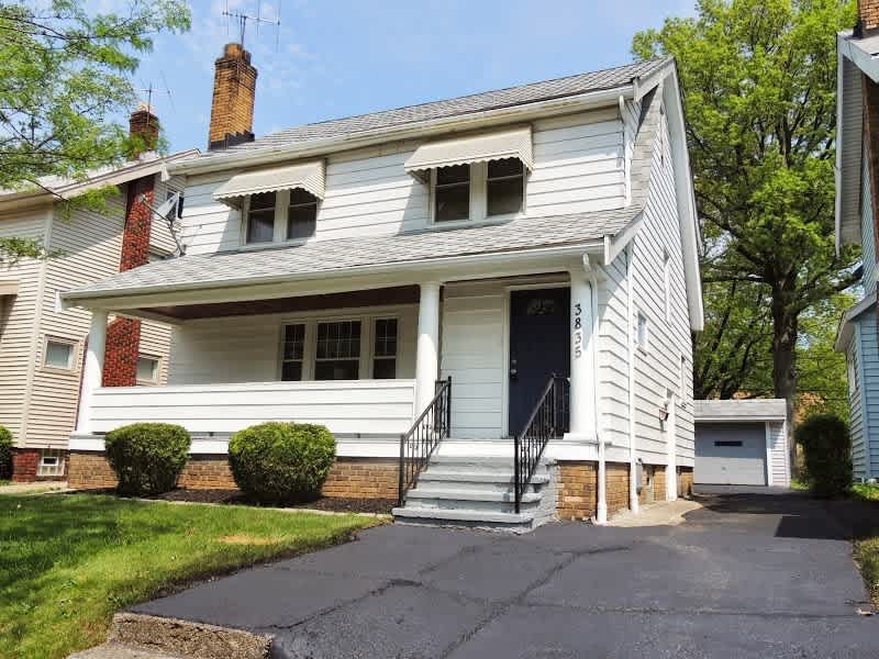 3 Bed - 1.5 Bath Colonial for Rent in Cleveland Heights!
