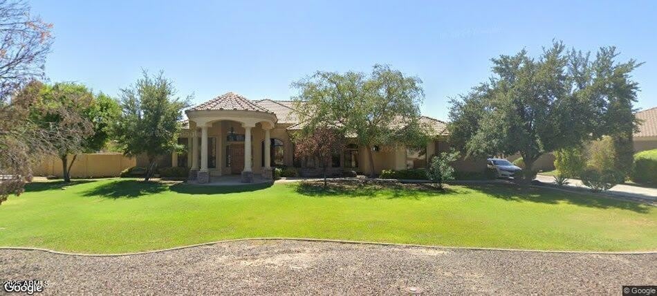 16433 W HILTON Avenue