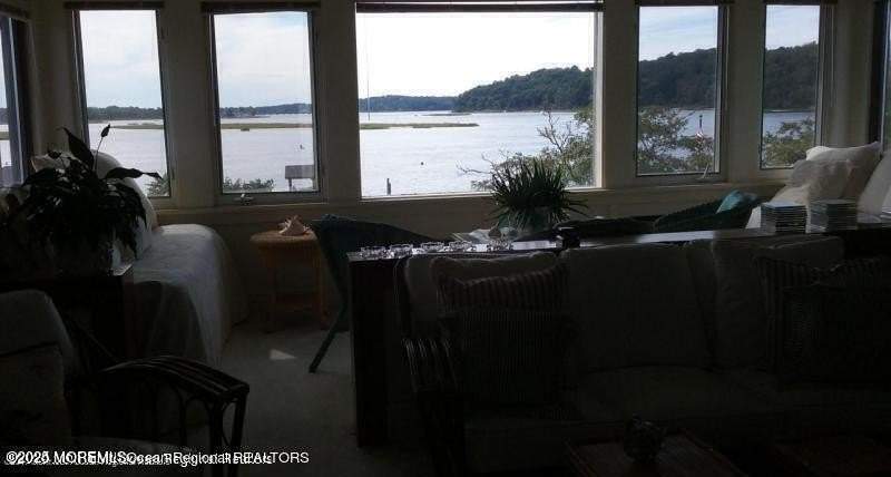 2 Beach Way unit: Upper Level