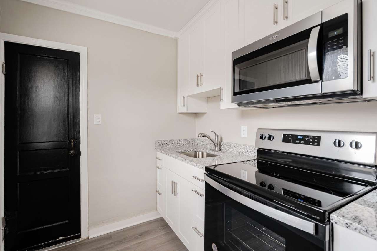 Charming Apartment Downtown Columbia - Housing Vouchers Accepted!