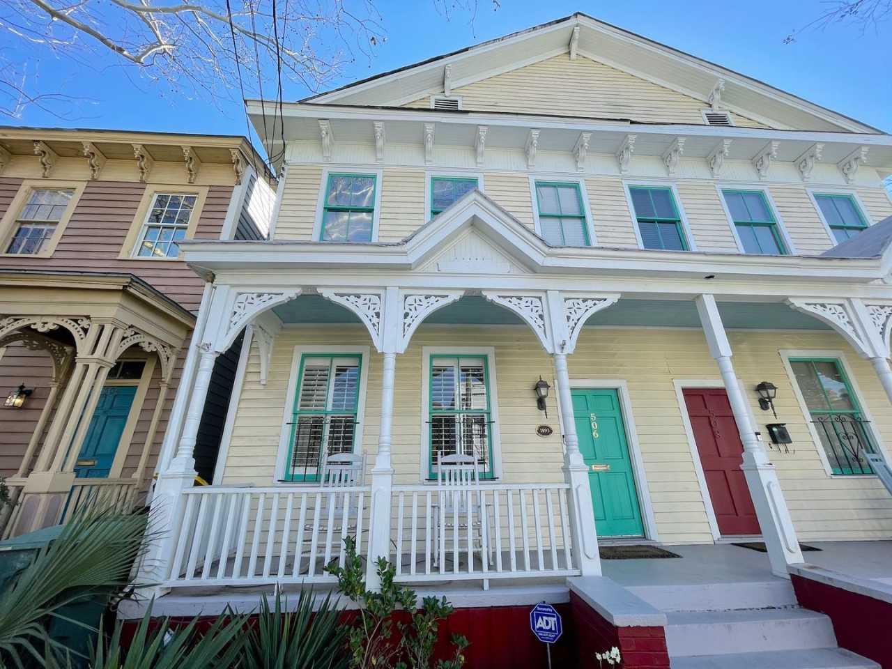 2 BED | 2.5 BATH | DOWNTOWN LIVING | PRIVATE COURTYARD | WALK TO EVERYTHING