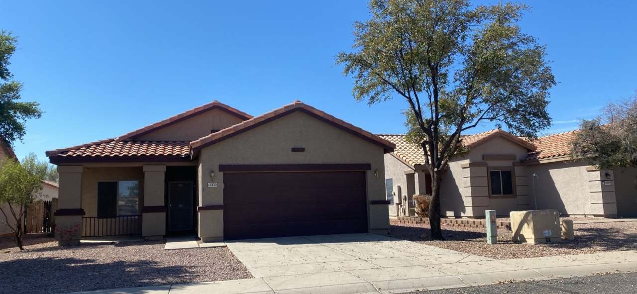 Great Location! 3 Bedroom, 2 Bath w/custom closet in master bedroom