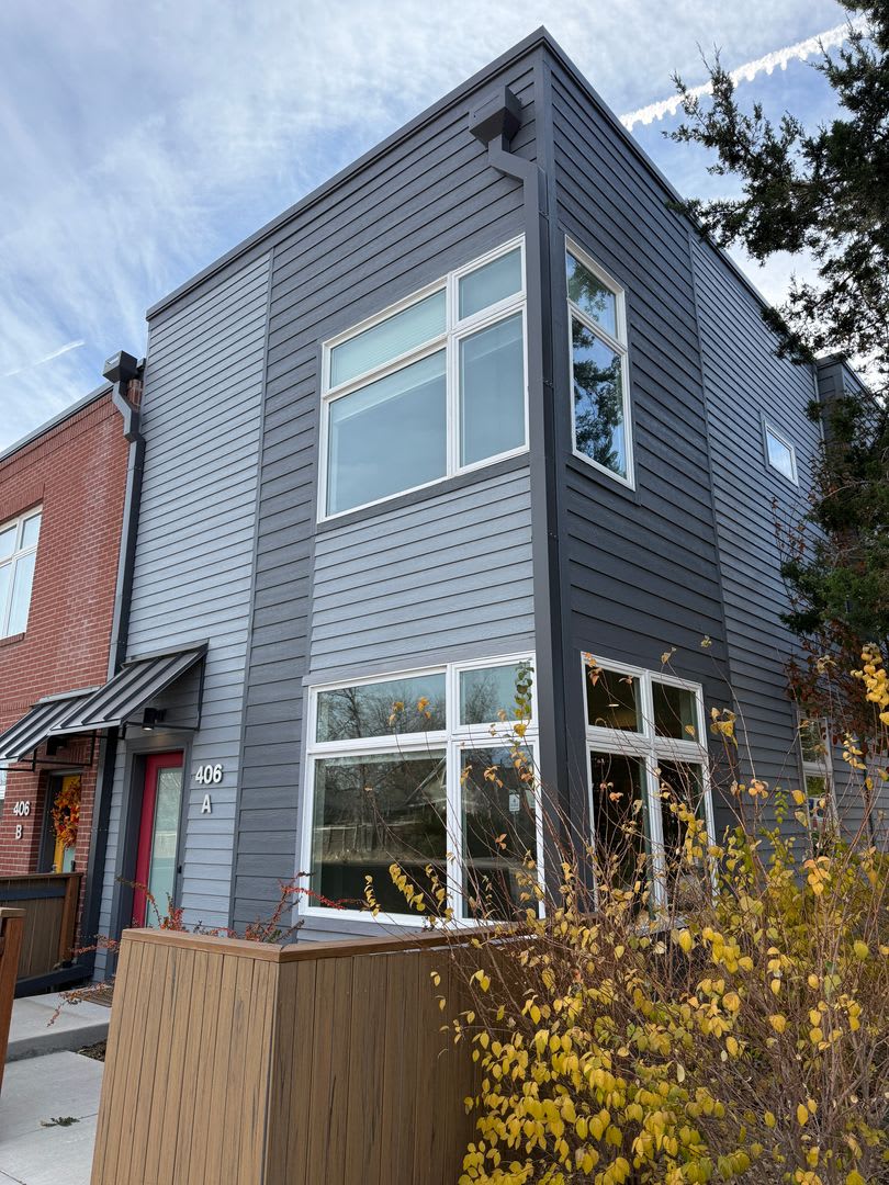 Fresh-Modern-Convenient 2/3/2 Twnhome