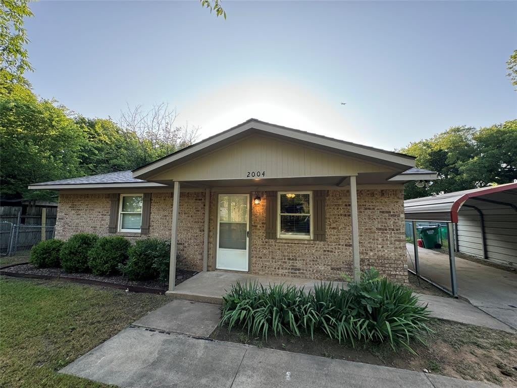 2004 THROCKMORTON Street