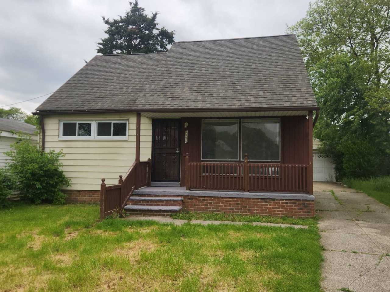 Move-In Special: Save $300 on This Charming 4BR SF Home!