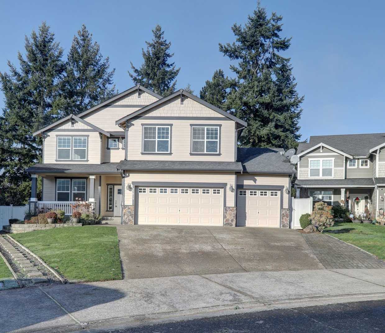 Well Maintained House Tucked Away on Dead-End Street Available!