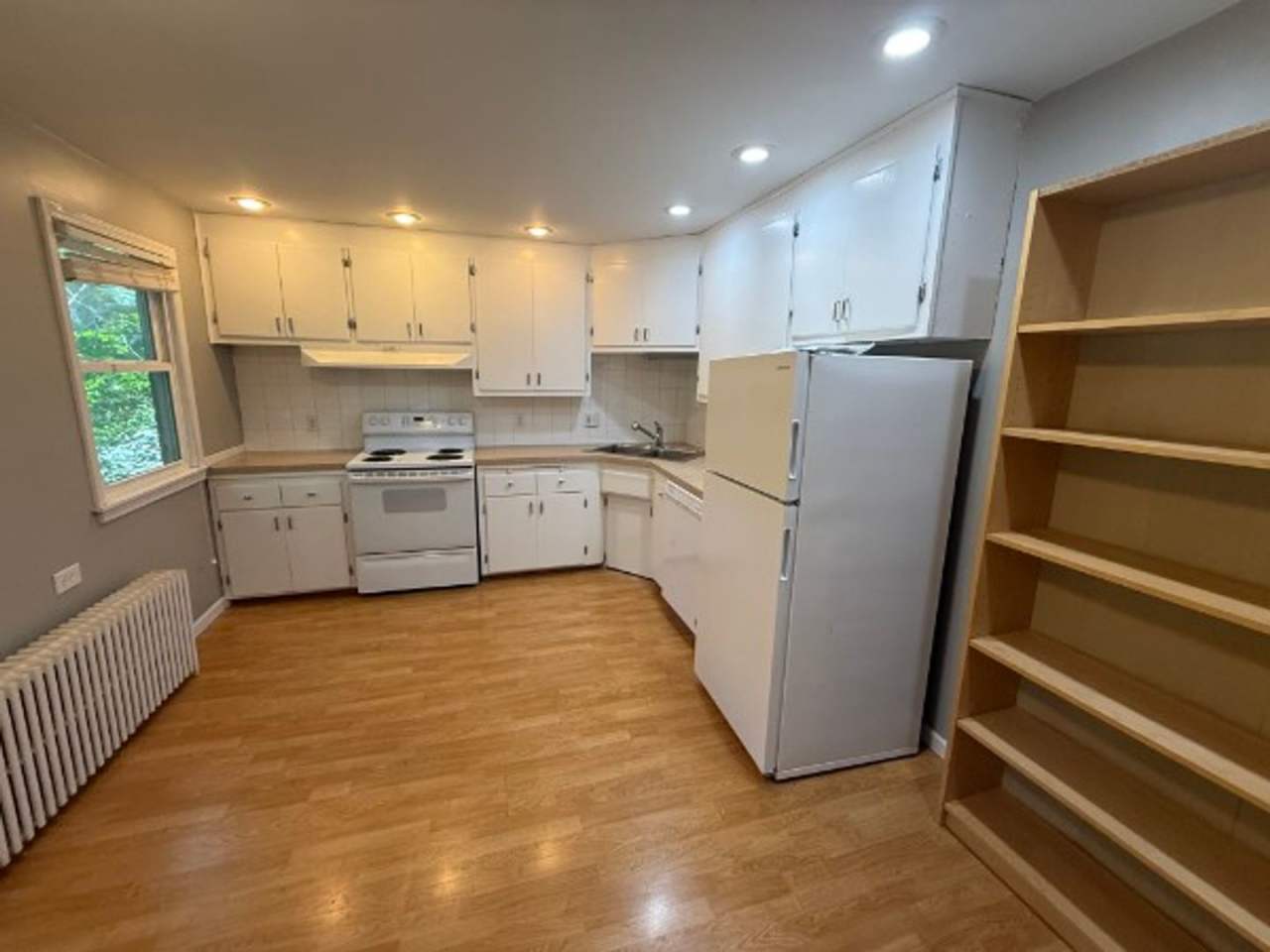 St. Anthony Park ! Rarely Available ! 2 Bedroom Lower Level Duplex