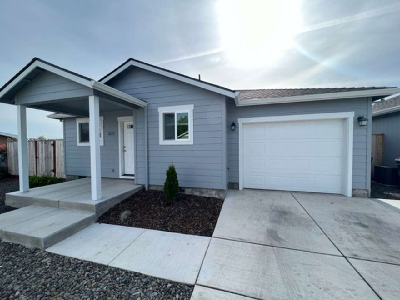 3 BEDROOMS SINGLE LEVEL HOME