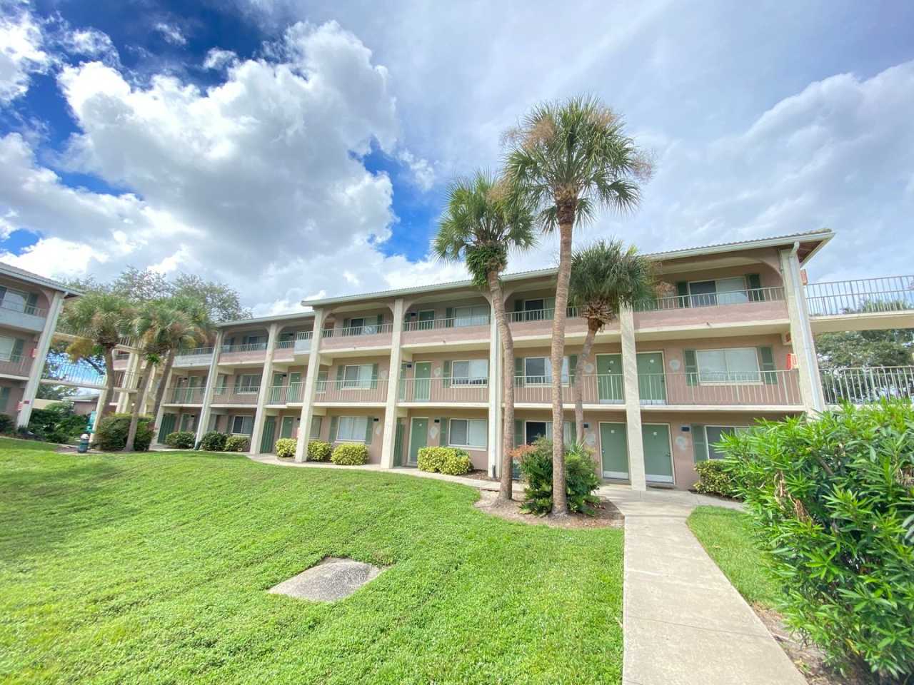 Waterside at Cranes Roost 1/1 Condo located in Uptown Altamonte and Cranes Roost park