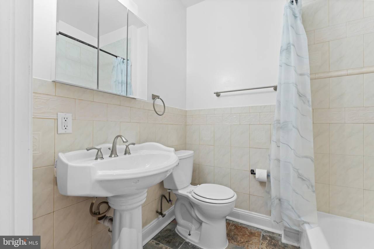 550 HOBART Place NW unit: 1
