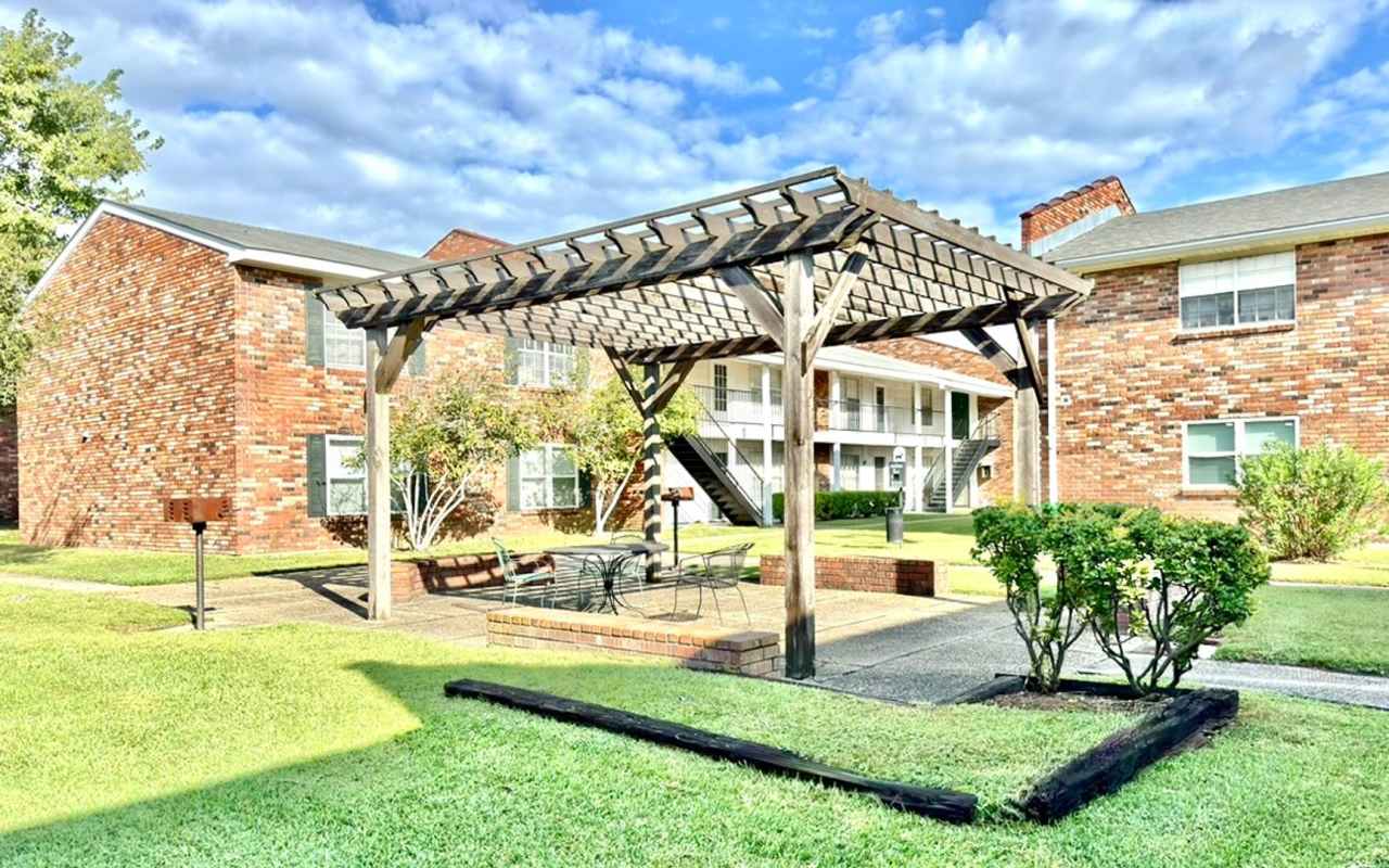 Spacious 2 Bed/2 Bathroom Condo in Bocage – Walk to Towne Center  Whole Foods!