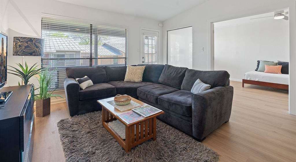 1101 Hollow Creek Drive