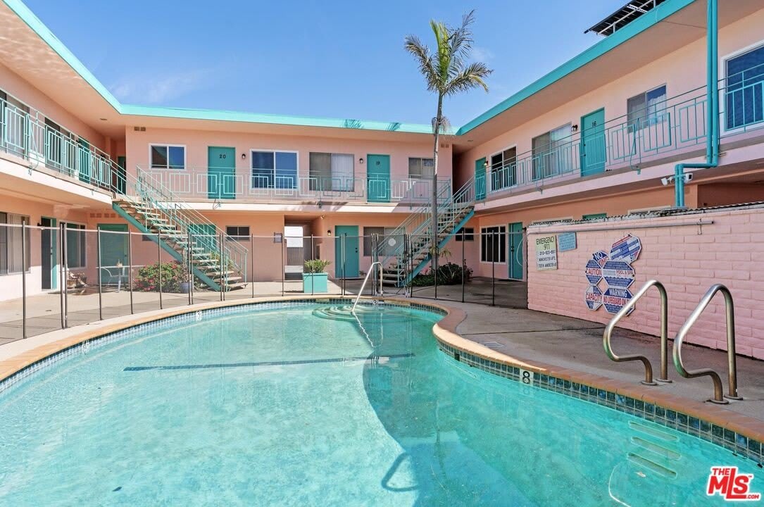 7825 W Manchester Ave unit: 6