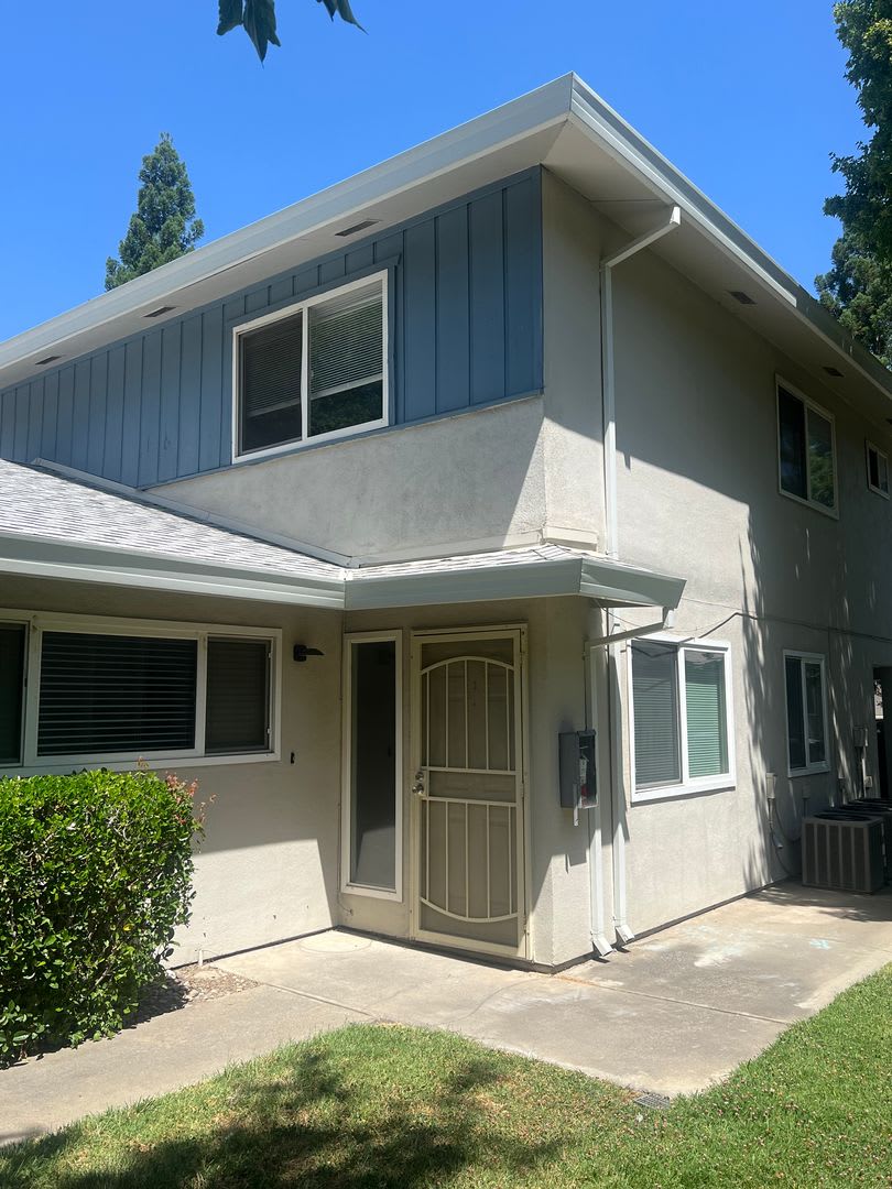 $500 OFF 1ST MONTH'S RENT!! REMODELED 2 BED CONDO!!