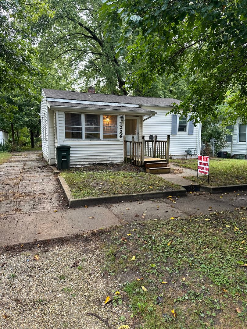 2 bedroom 1 bath home with central air