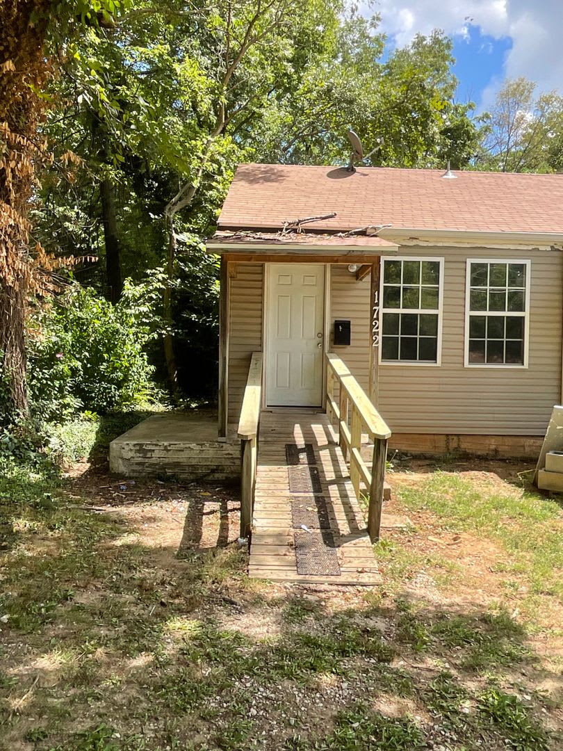 1 bedroom/ bath duplex