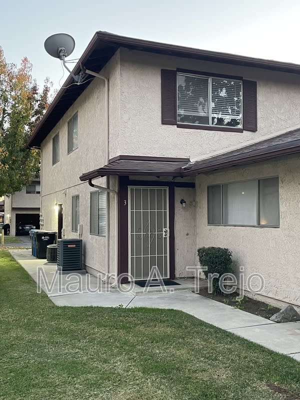 1150 W Calle De Las Estrellas