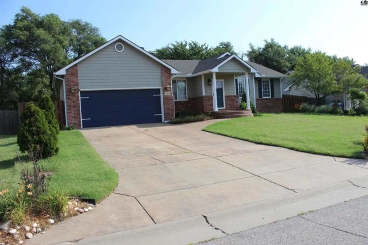 South Wichita Gem! Save $$ with solar panels