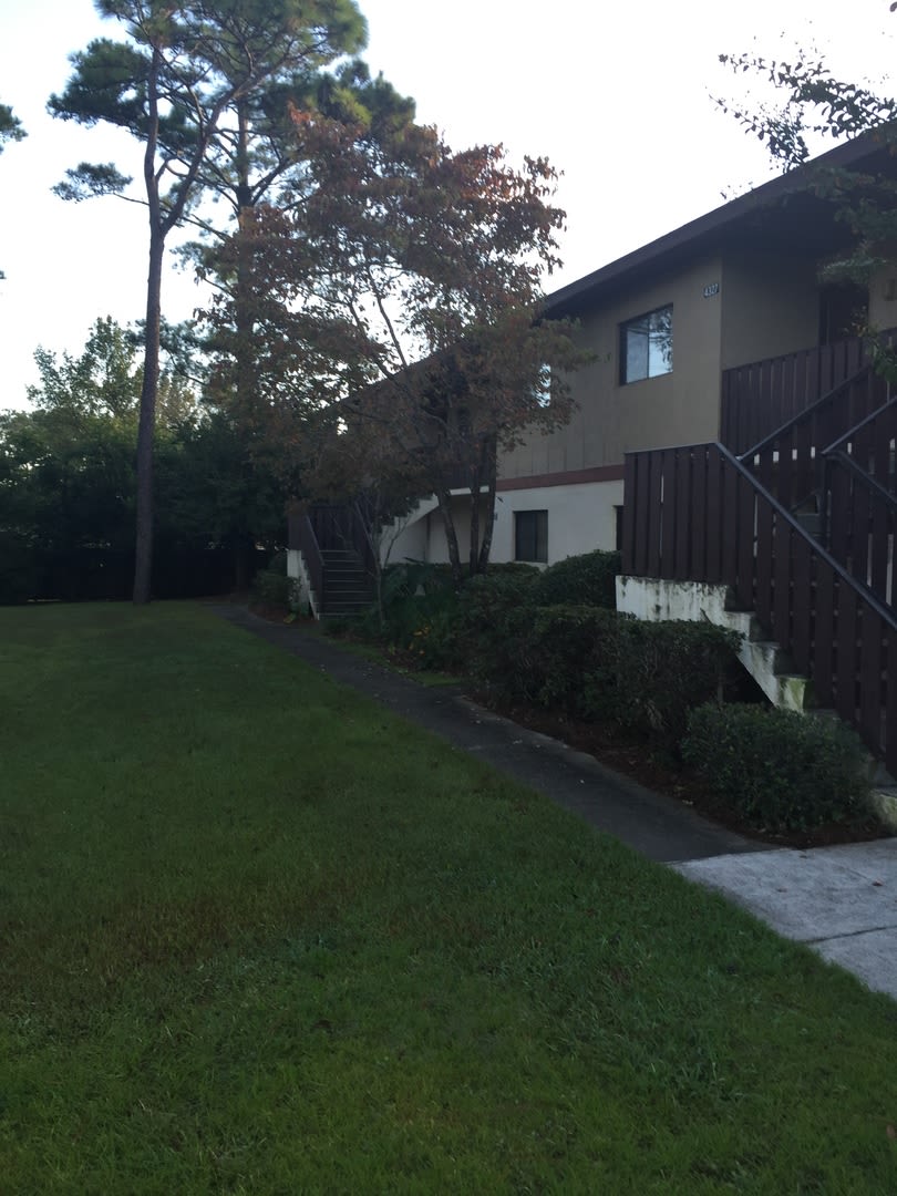 Holly Tree Condominiums