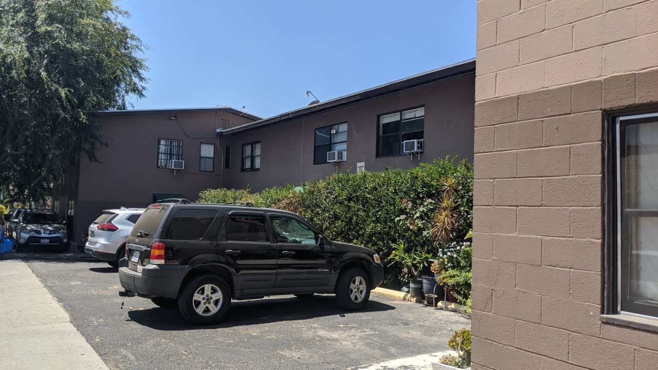 Two story 1 bed, 1 bath with in unit laundry in Virgil Village!