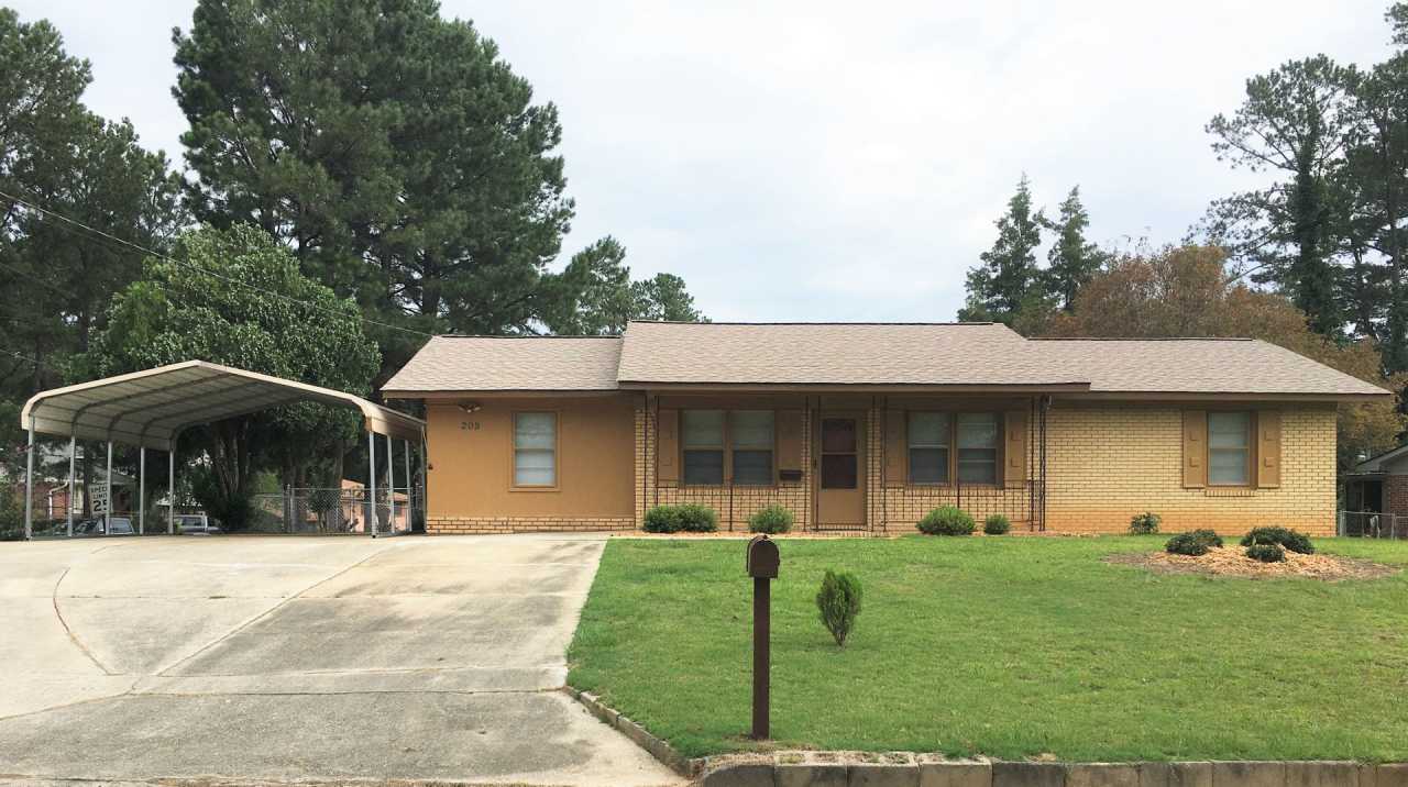 Charming 3 Bedroom, 2 Bath with Sunroom